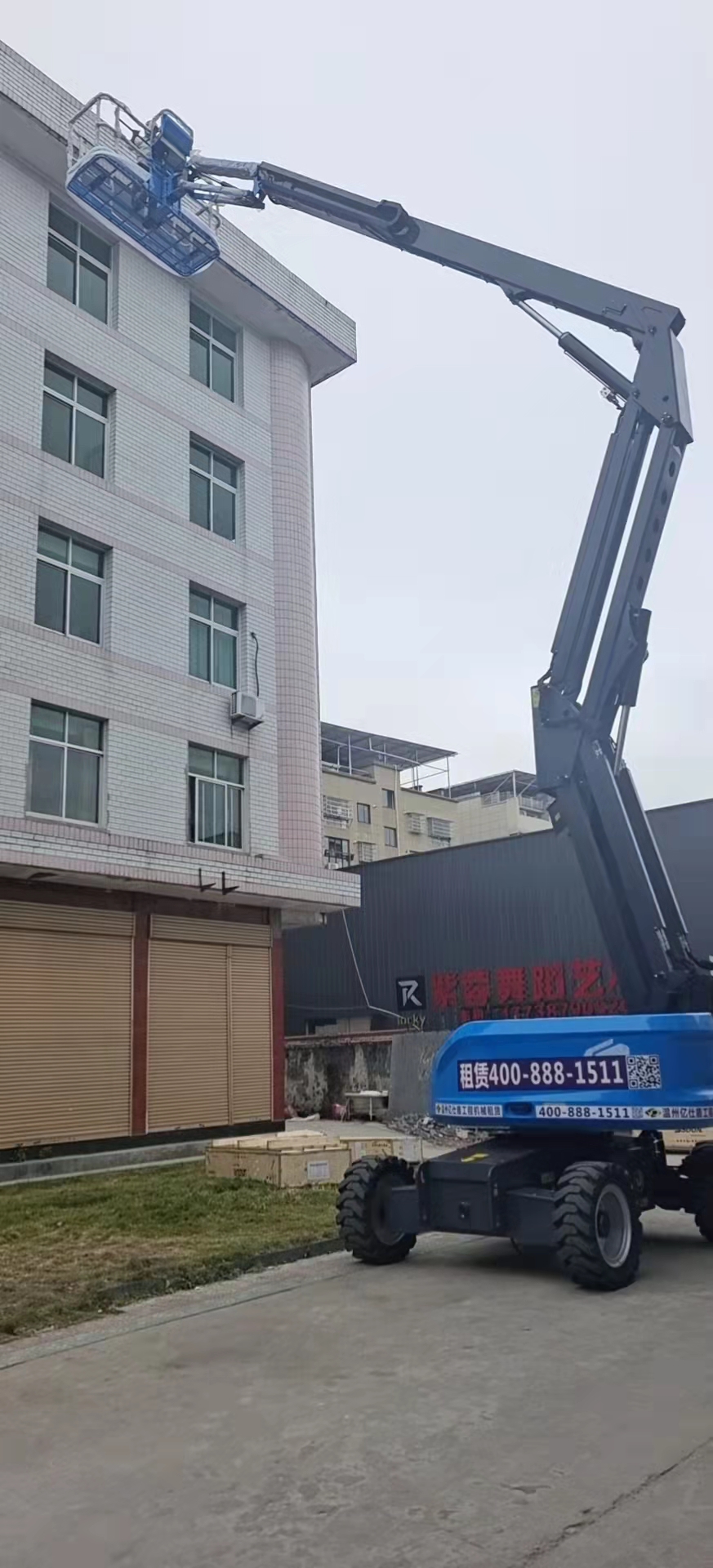 22米電動曲臂車