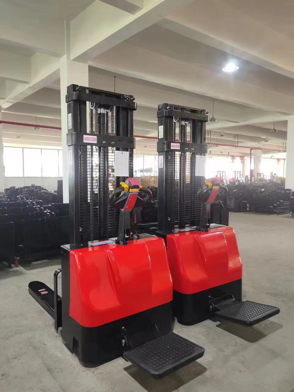 站駕式電動(dòng)叉車(chē)